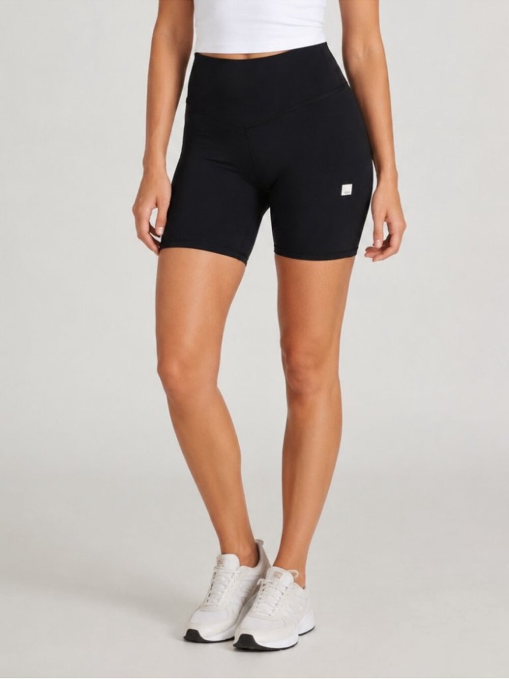 Vuori all the form biker shorts black small